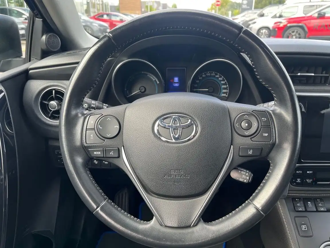 TOYOTA AURIS