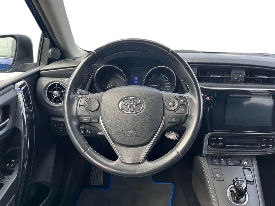 TOYOTA AURIS