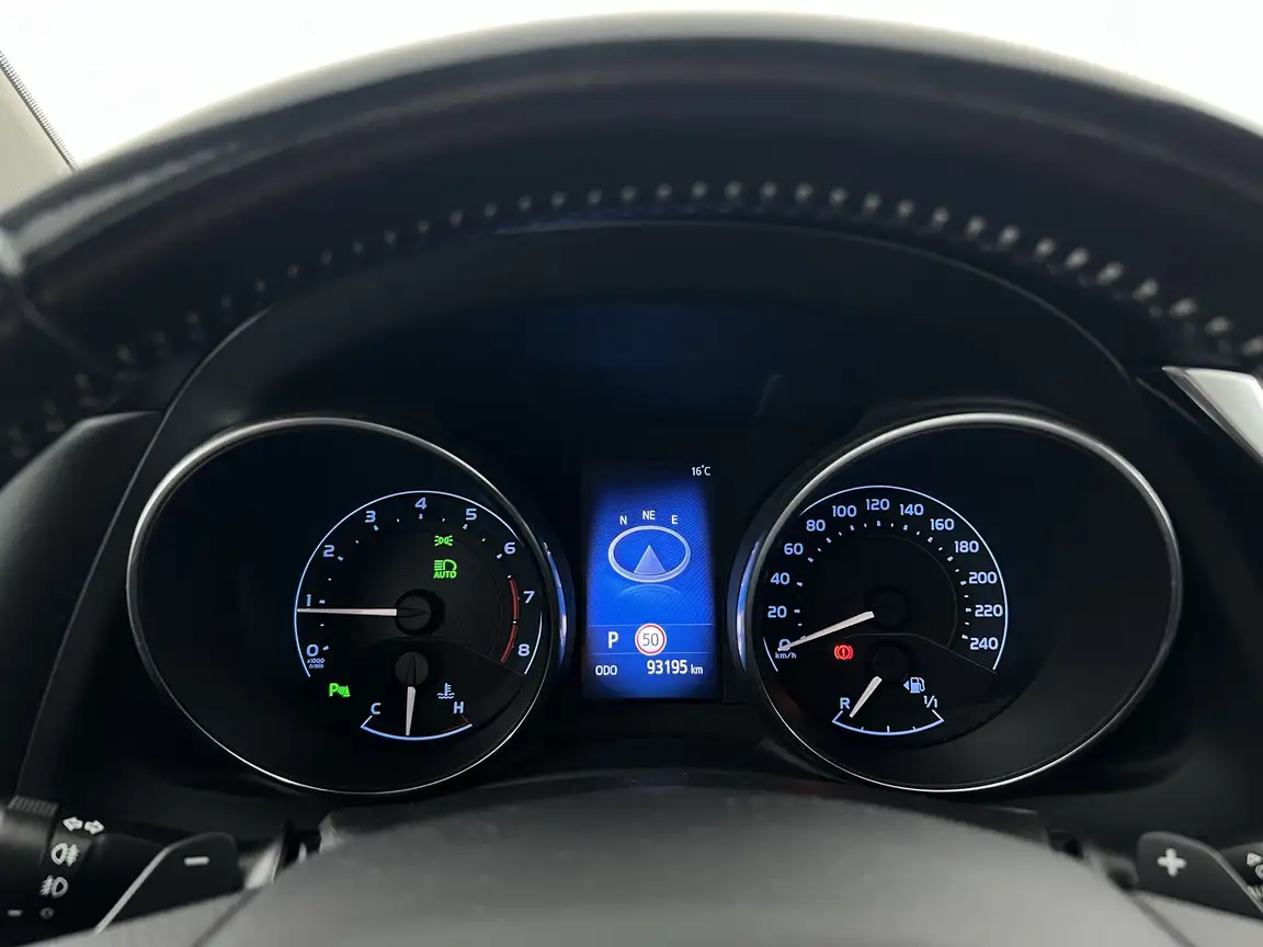 TOYOTA AURIS