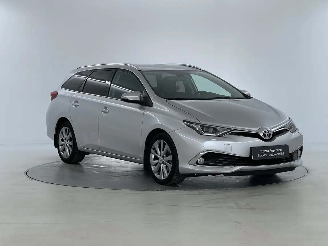TOYOTA AURIS