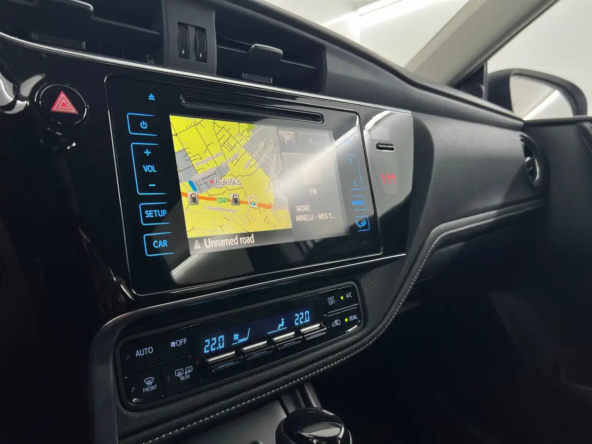 TOYOTA AURIS