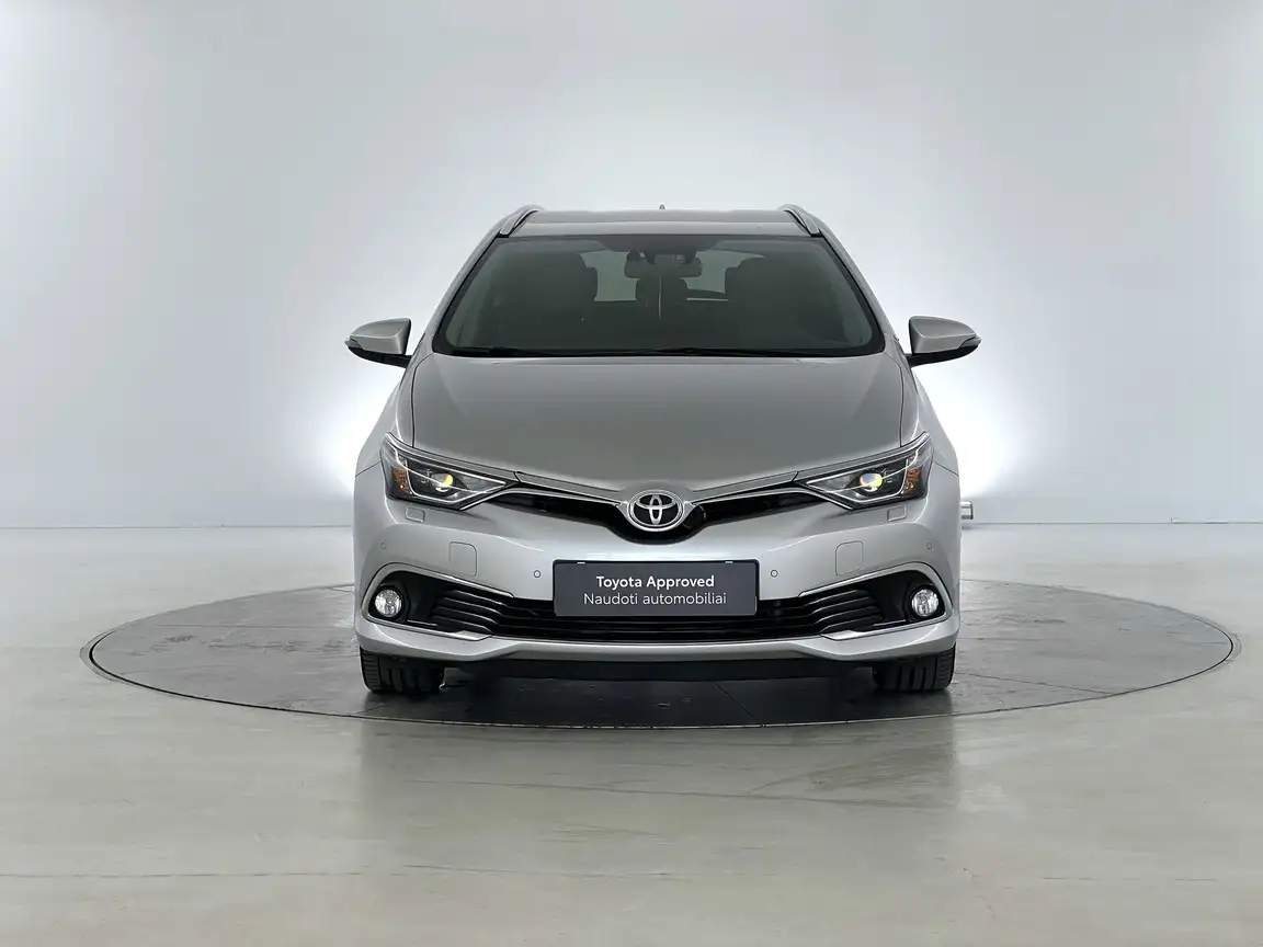 TOYOTA AURIS