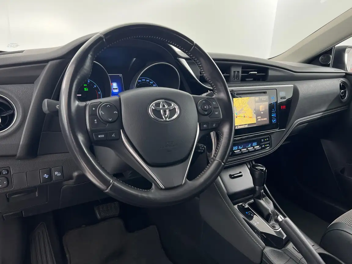 TOYOTA AURIS