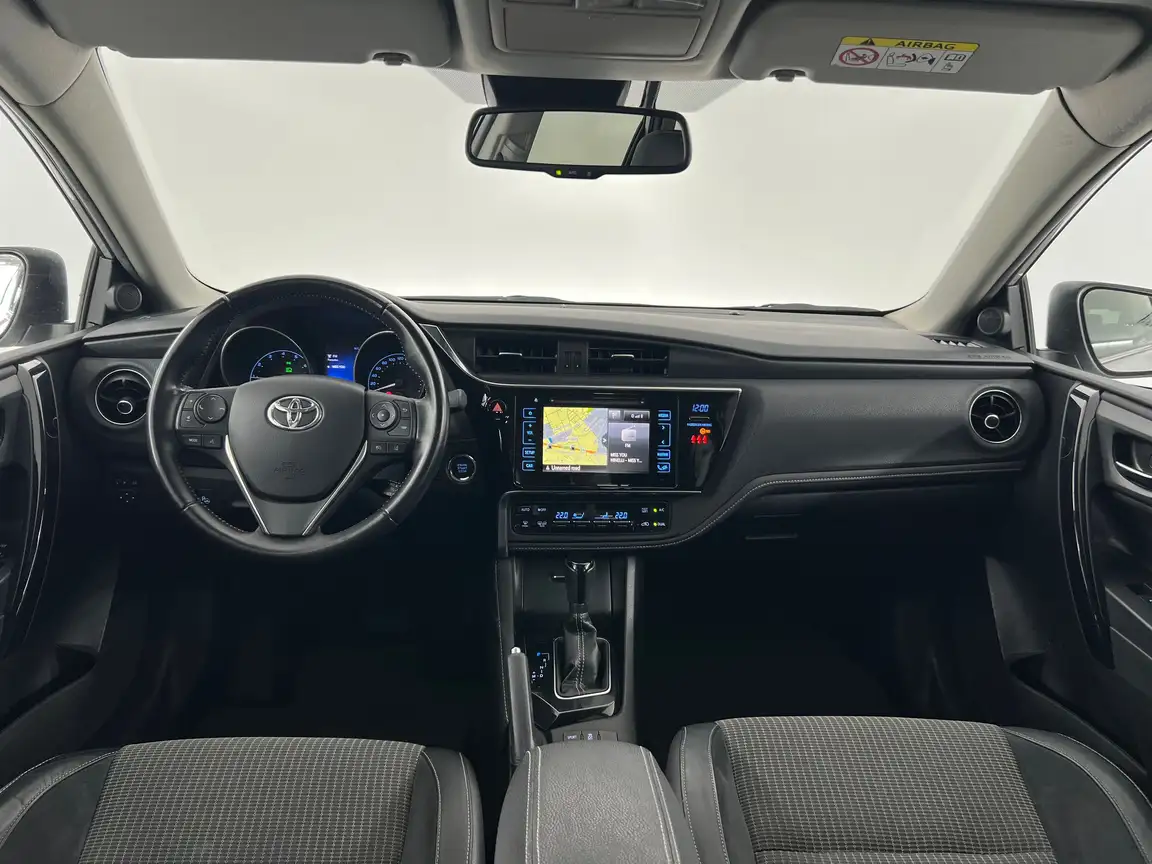 TOYOTA AURIS