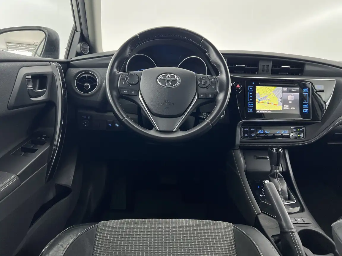 TOYOTA AURIS