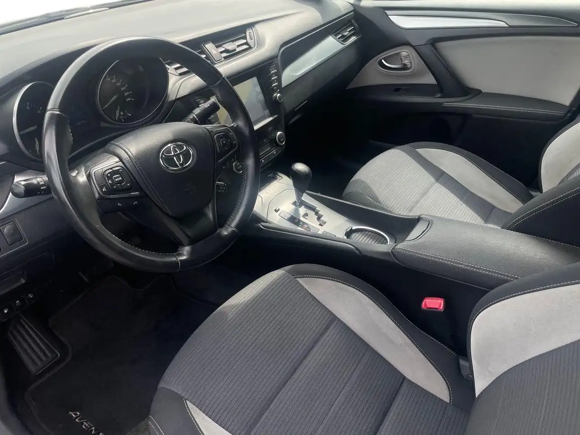 TOYOTA AVENSIS