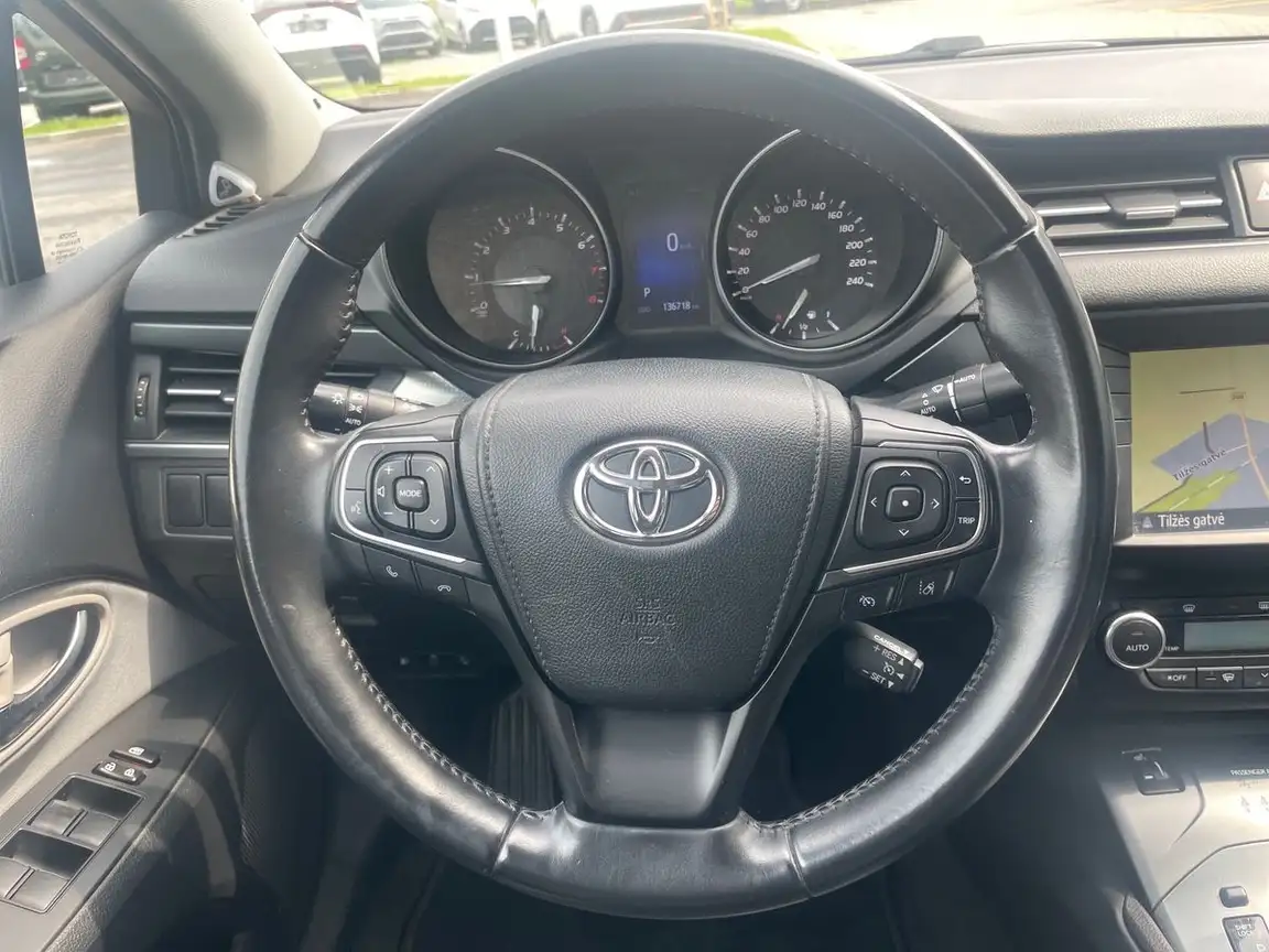TOYOTA AVENSIS