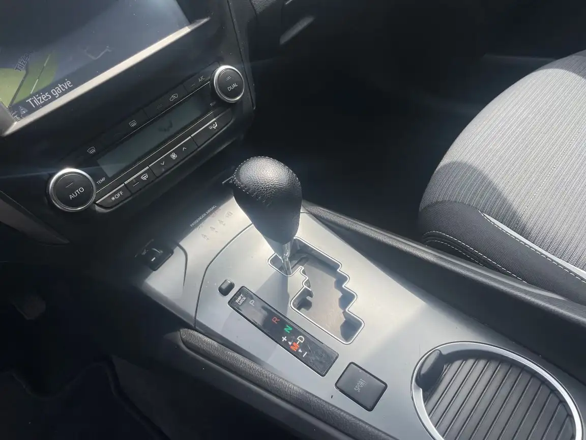 TOYOTA AVENSIS