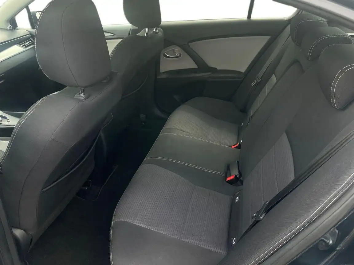 TOYOTA AVENSIS