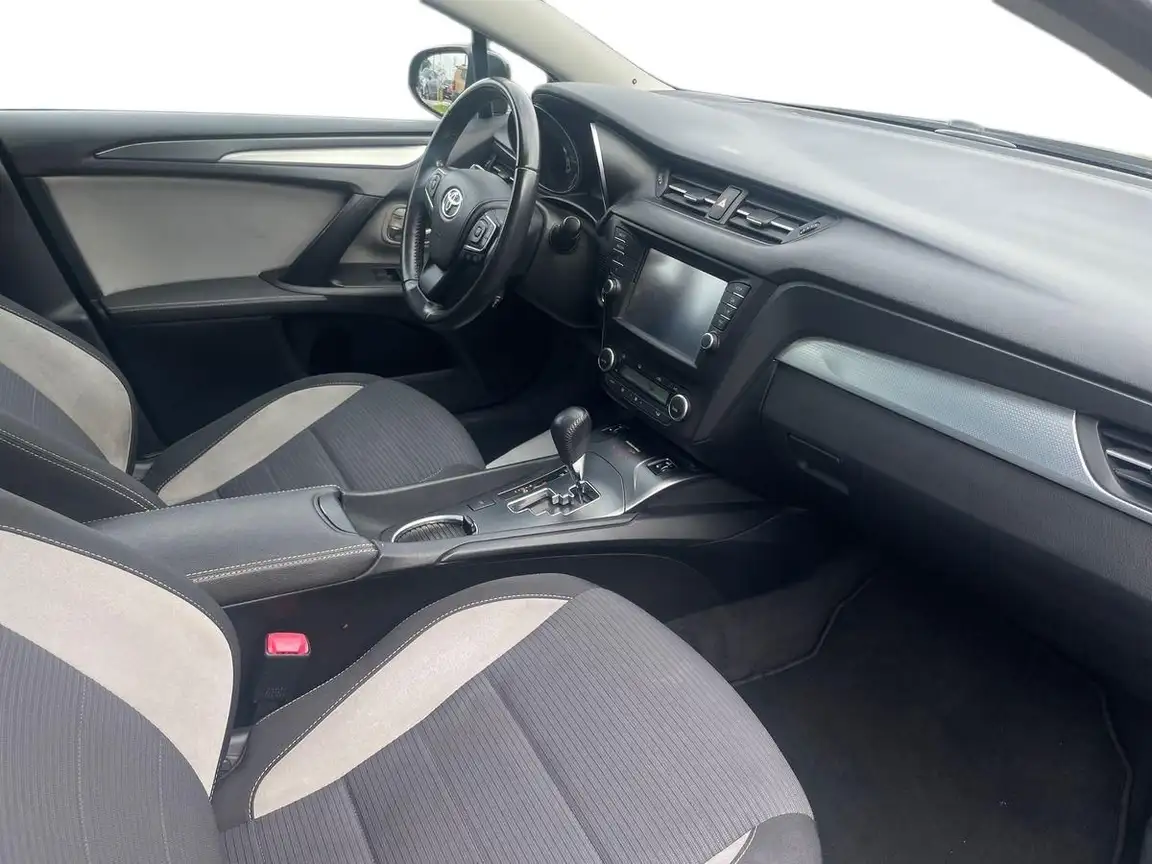 TOYOTA AVENSIS
