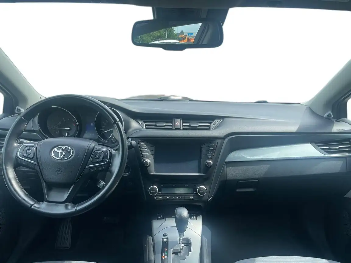 TOYOTA AVENSIS