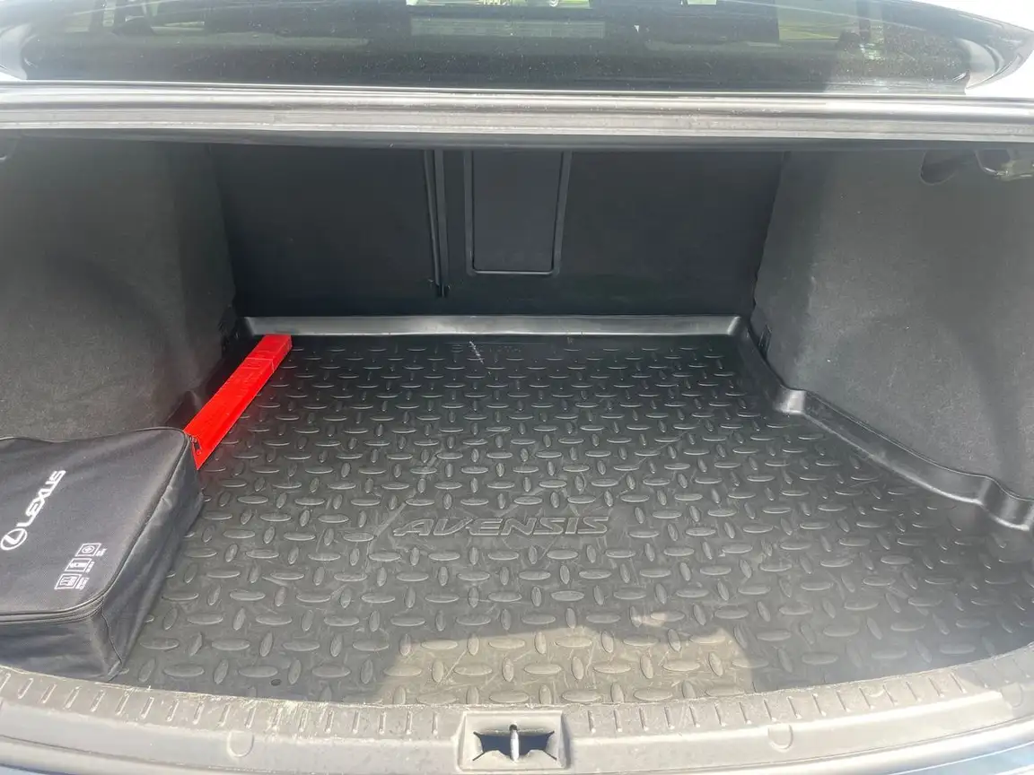TOYOTA AVENSIS