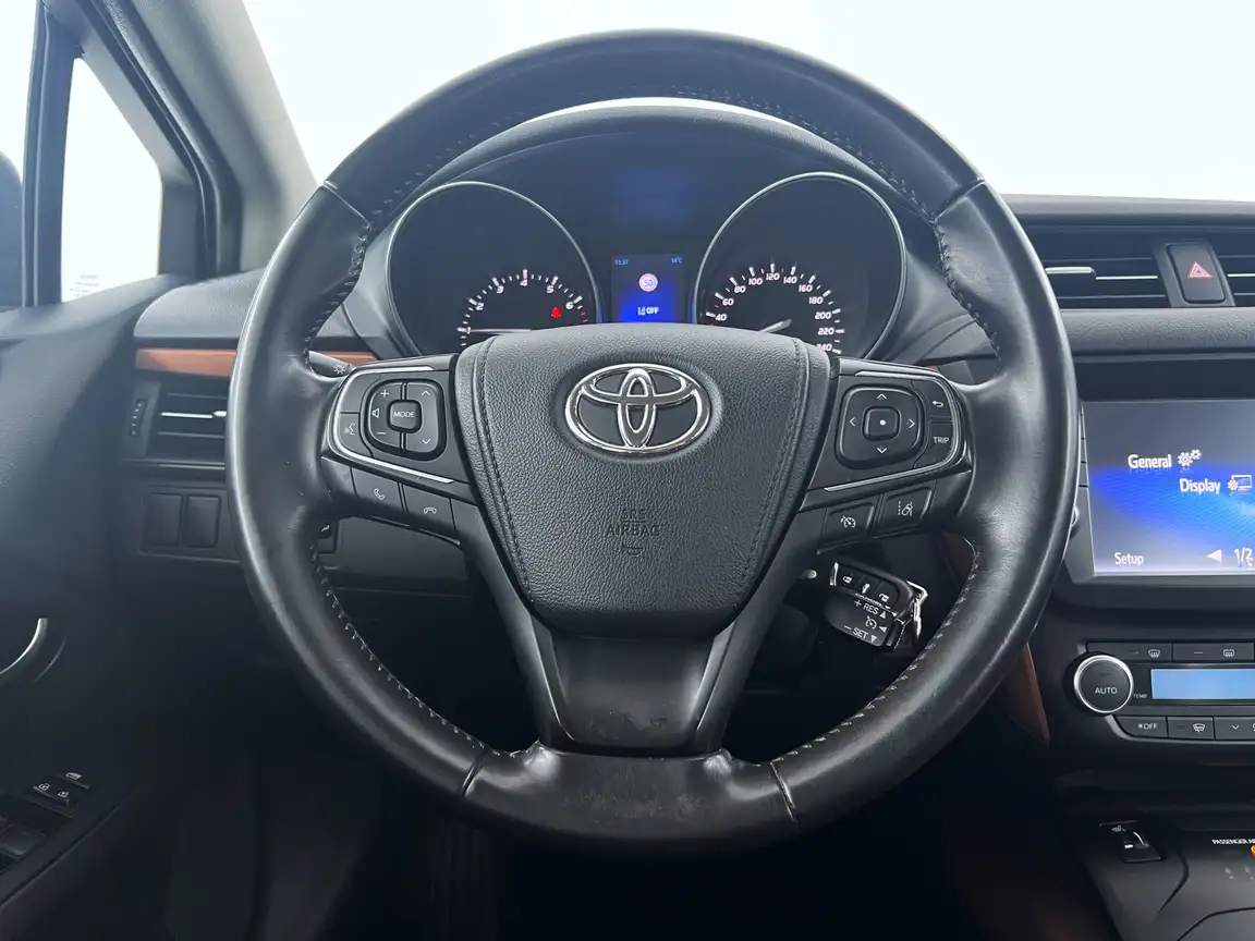 TOYOTA AVENSIS