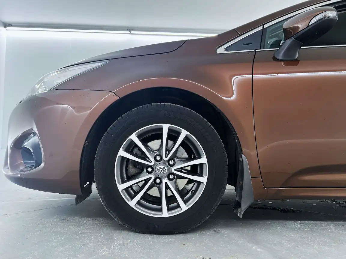 TOYOTA AVENSIS