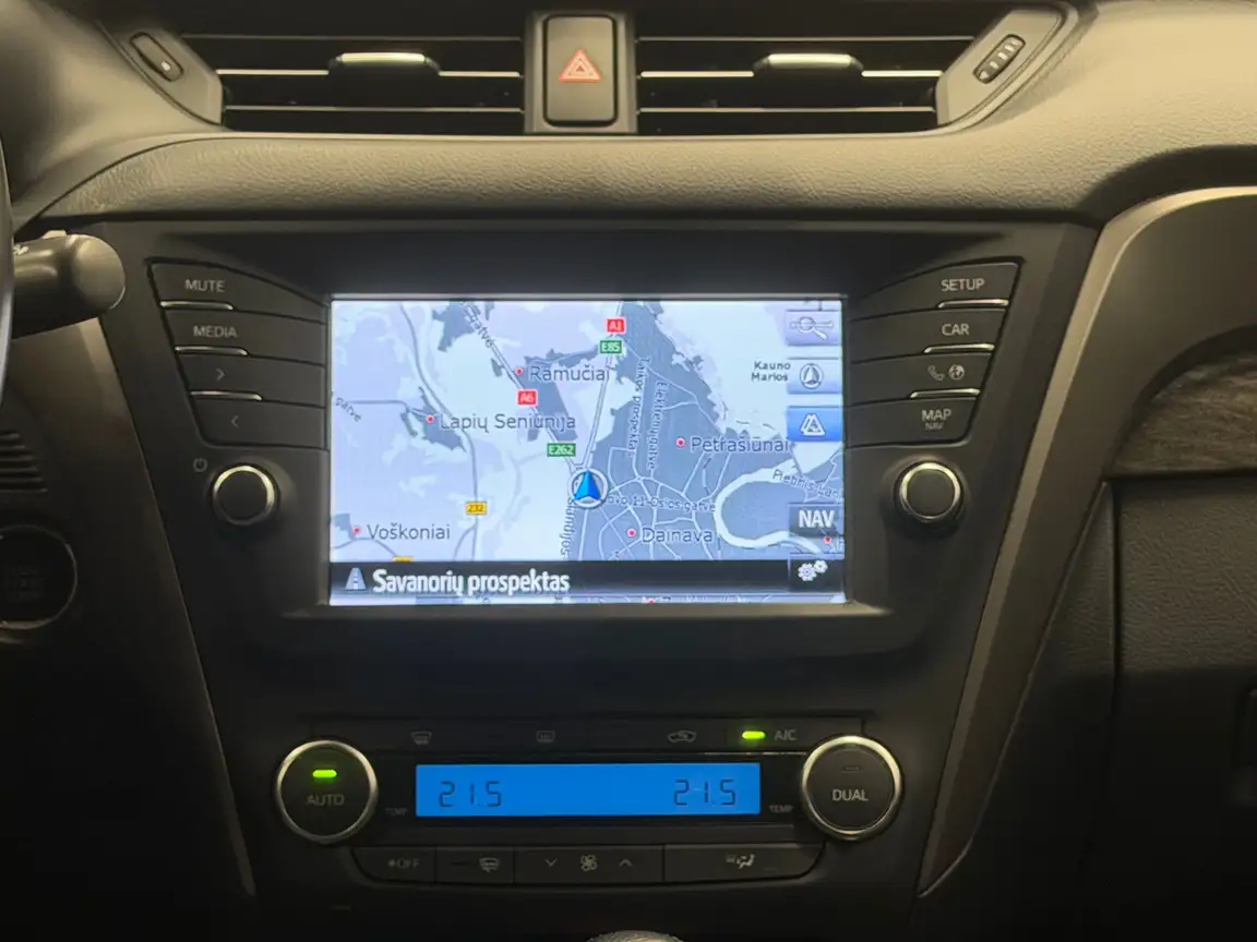 TOYOTA AVENSIS