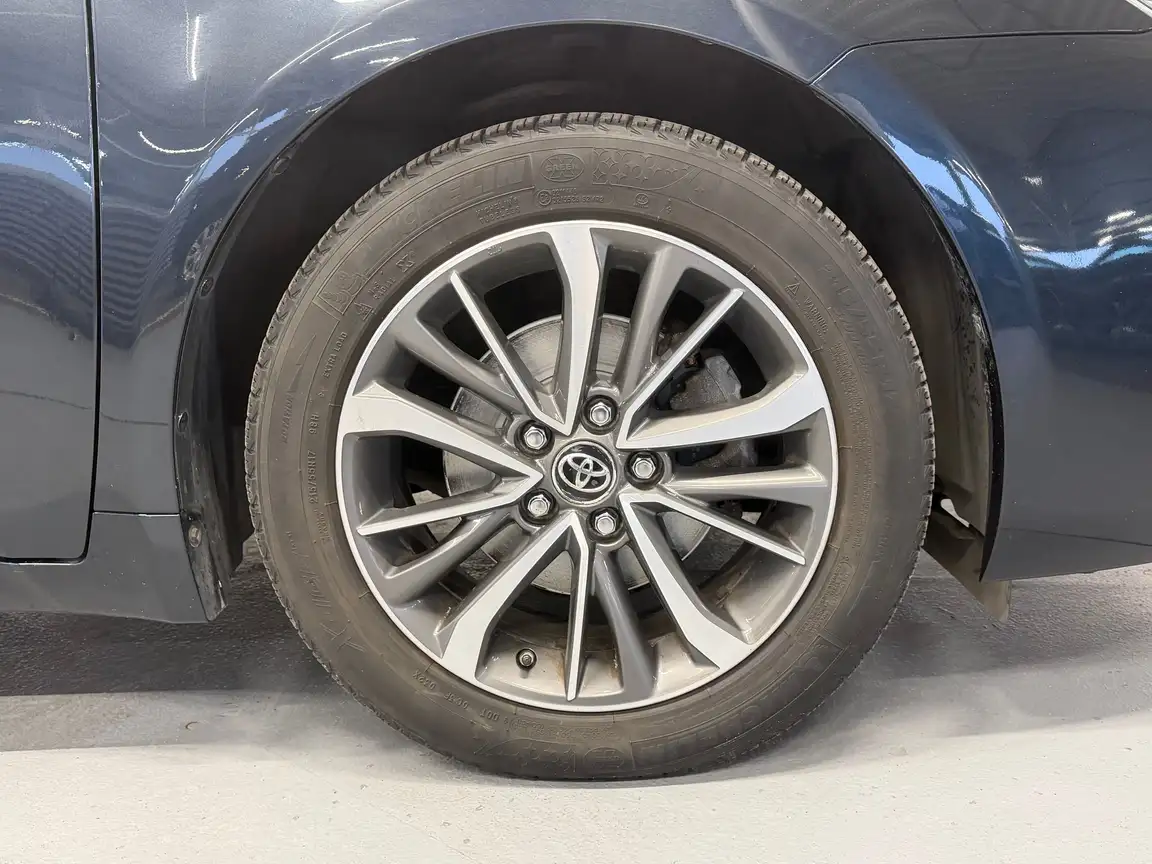 TOYOTA AVENSIS