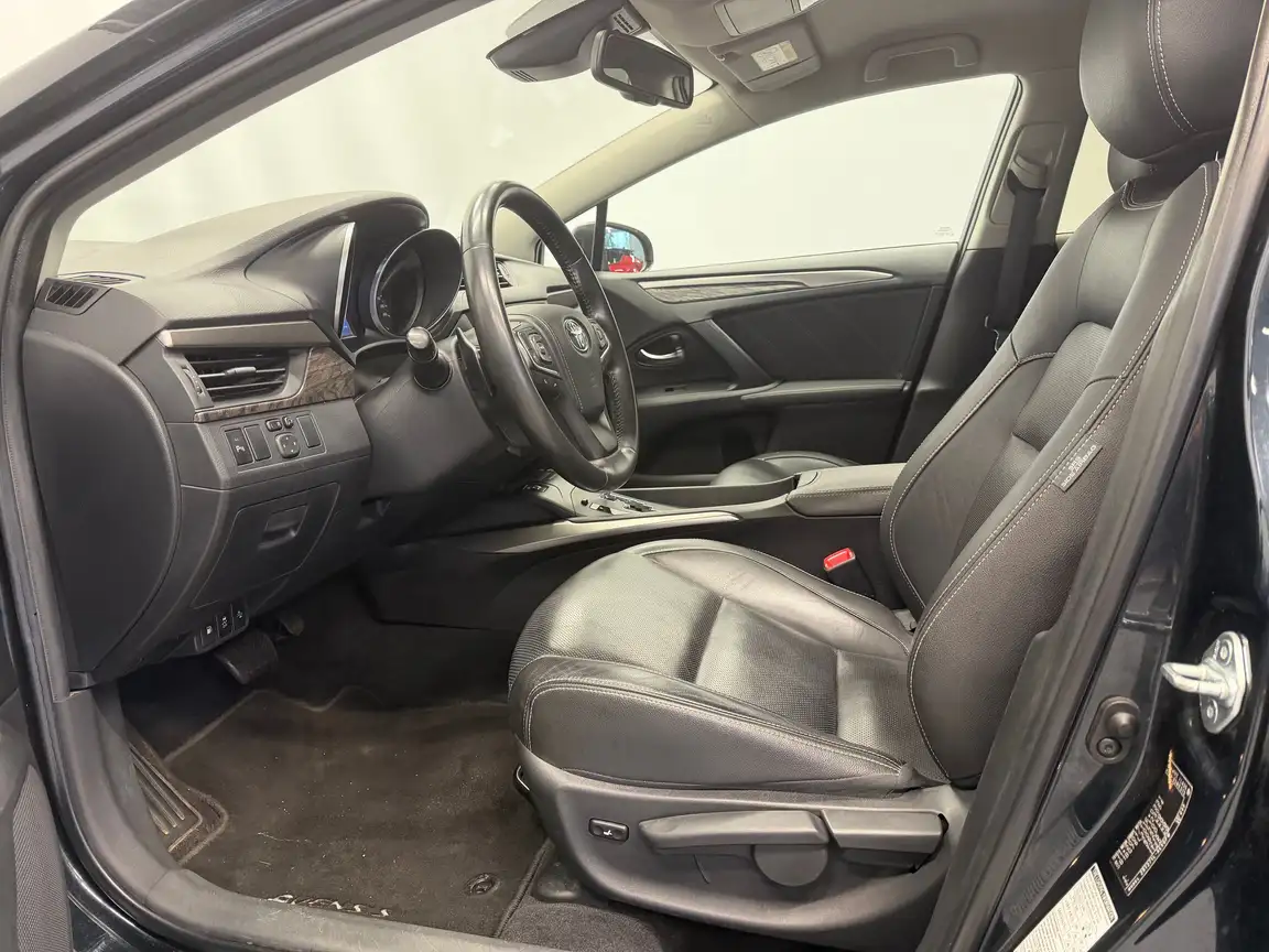 TOYOTA AVENSIS