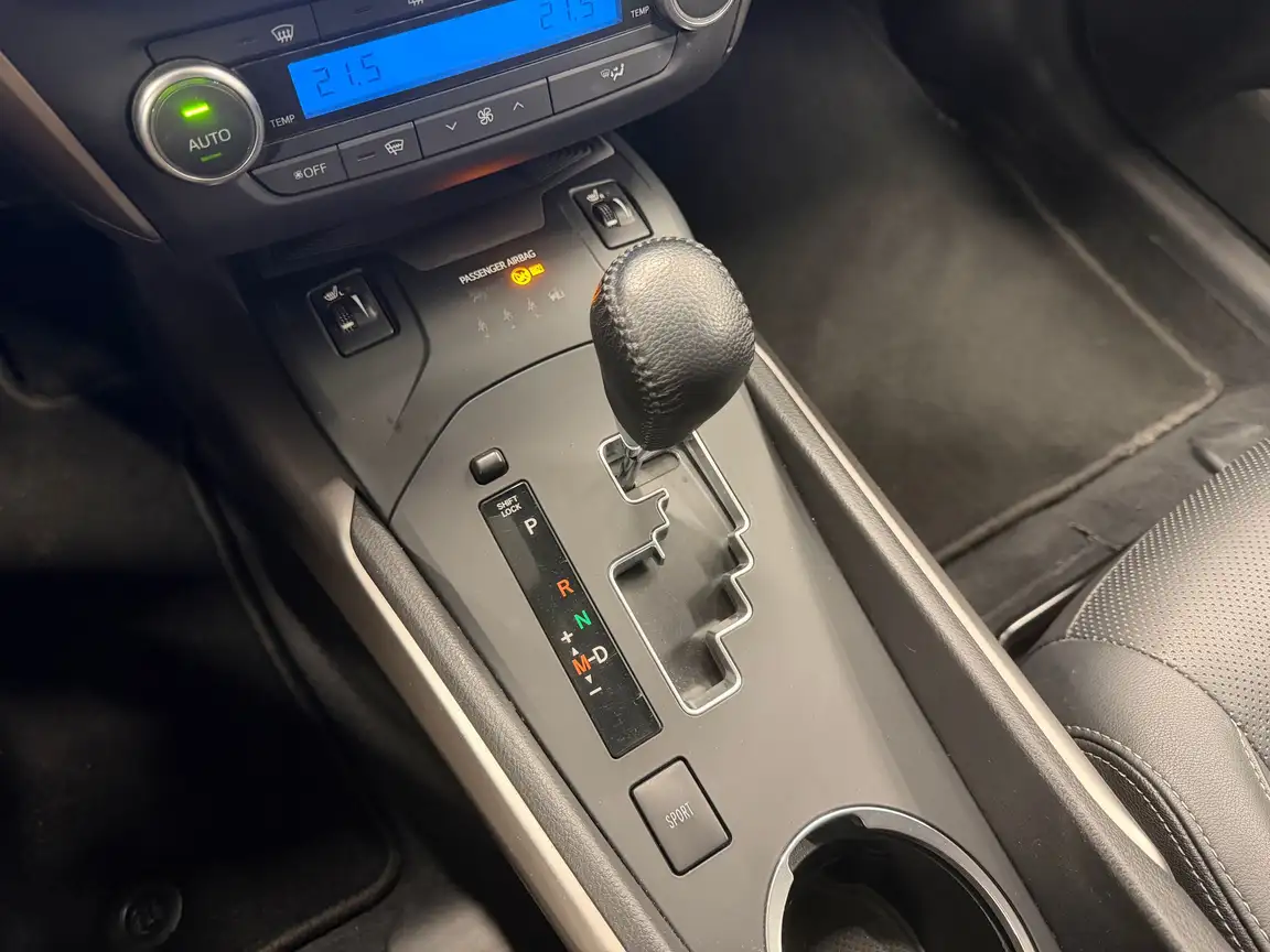TOYOTA AVENSIS