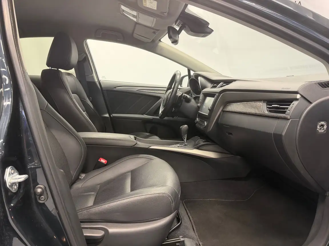 TOYOTA AVENSIS