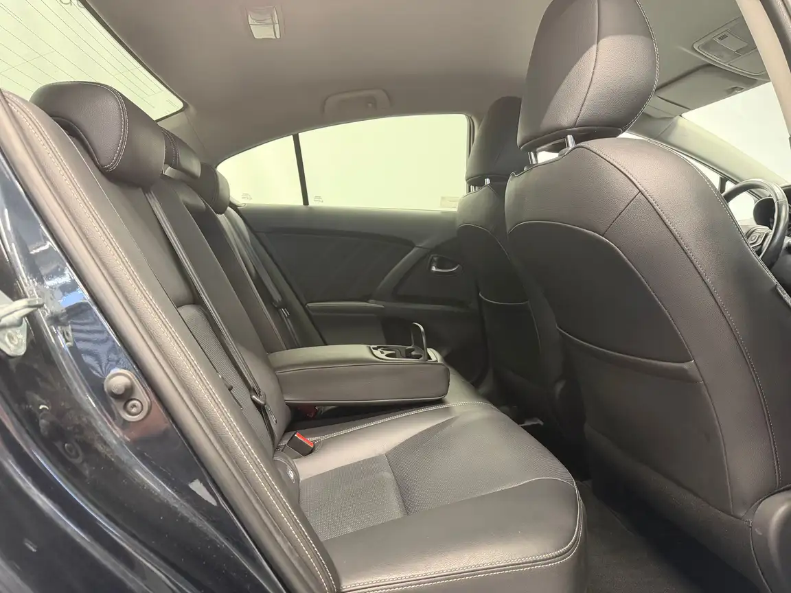 TOYOTA AVENSIS