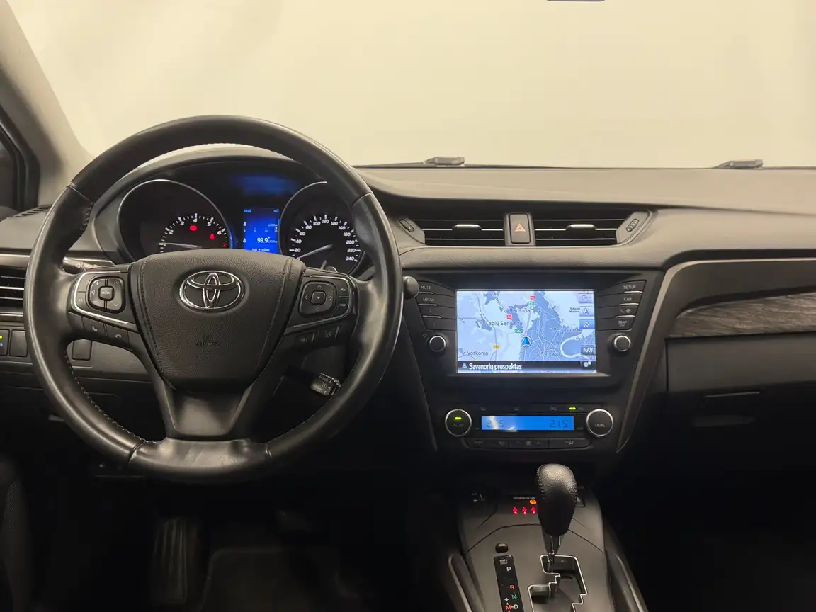 TOYOTA AVENSIS
