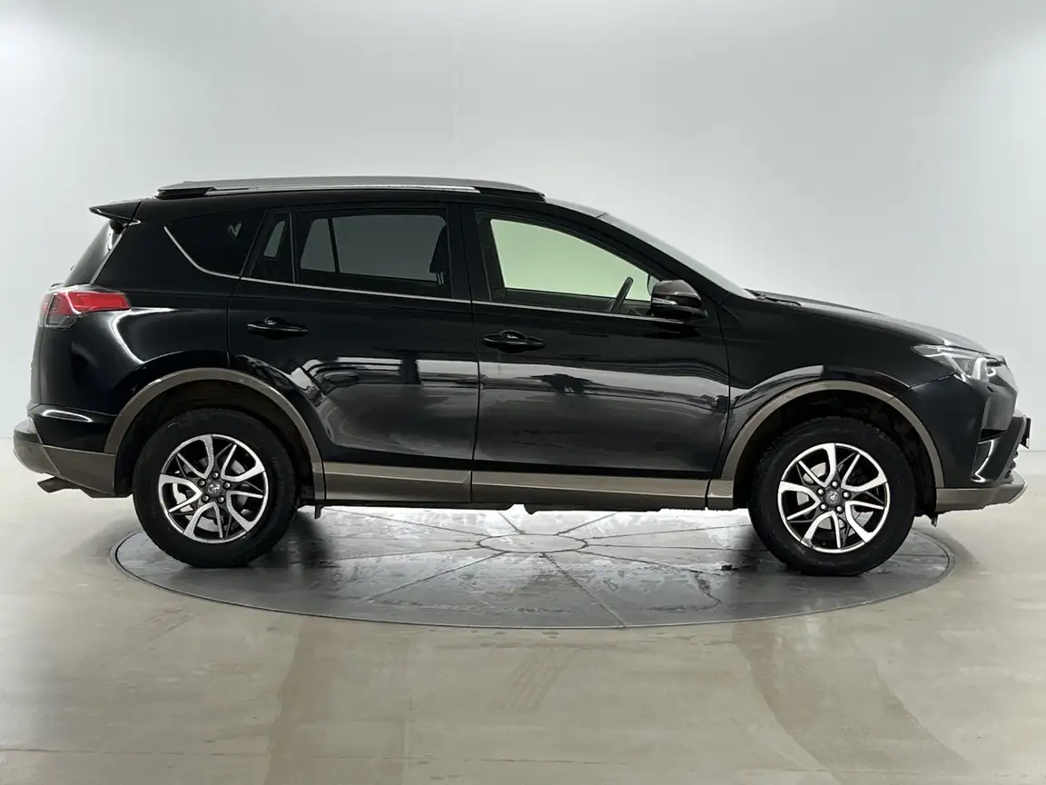 TOYOTA RAV4