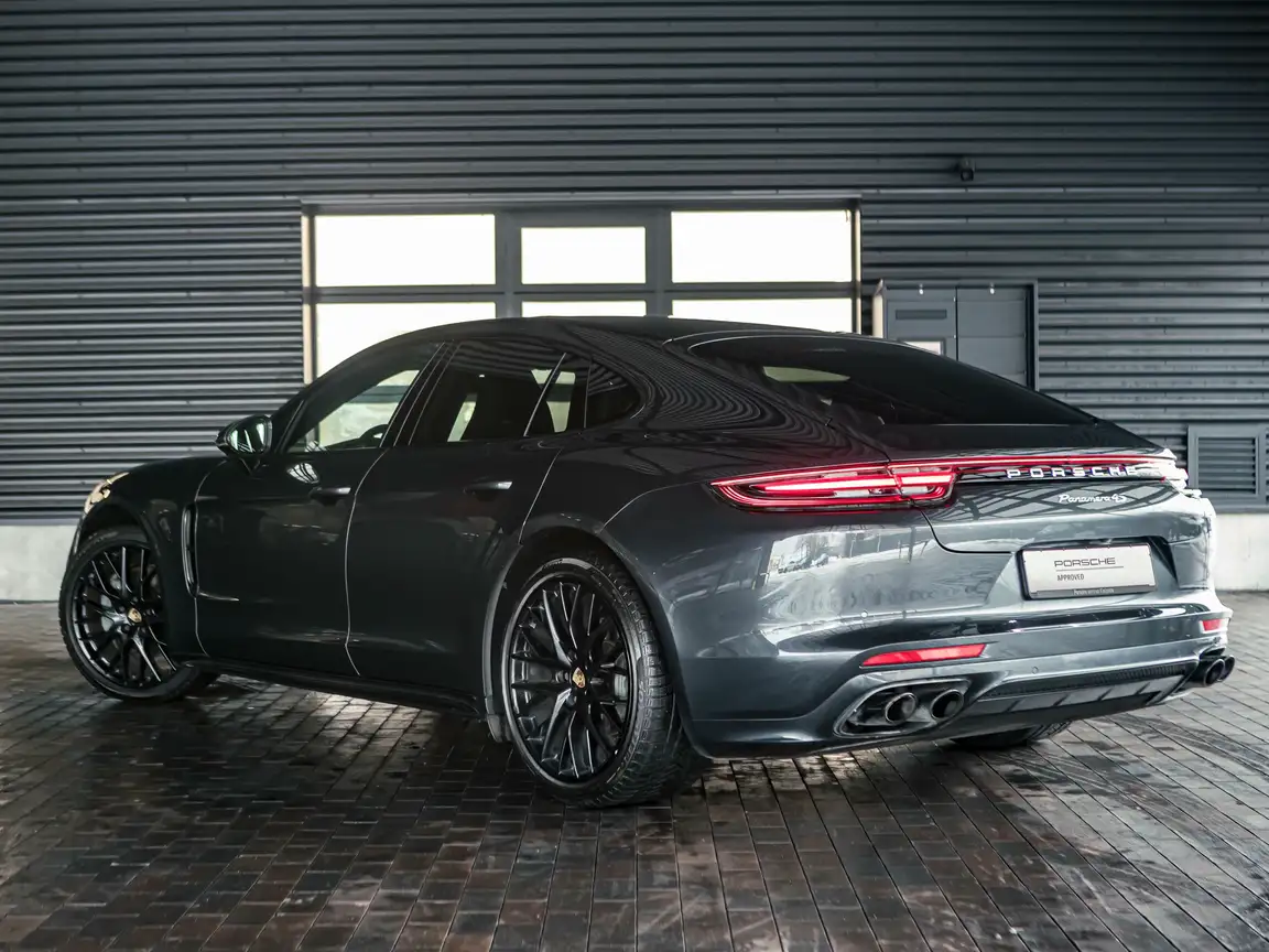 PORSCHE PANAMERA