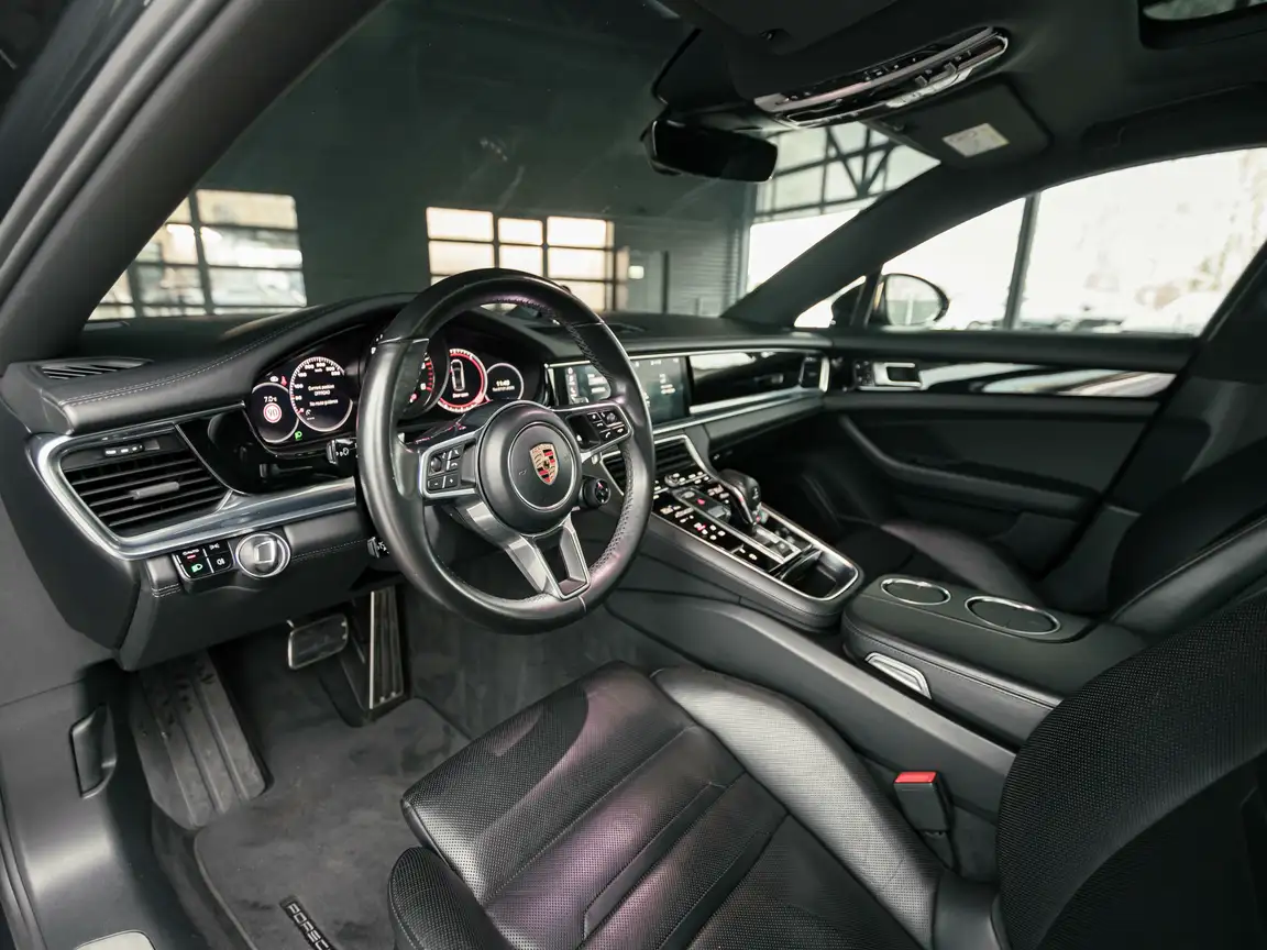 PORSCHE PANAMERA