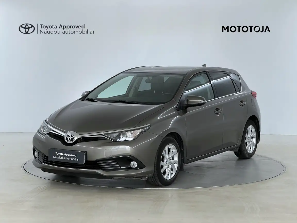 TOYOTA AURIS