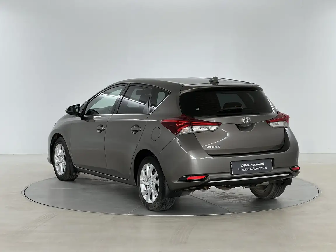TOYOTA AURIS