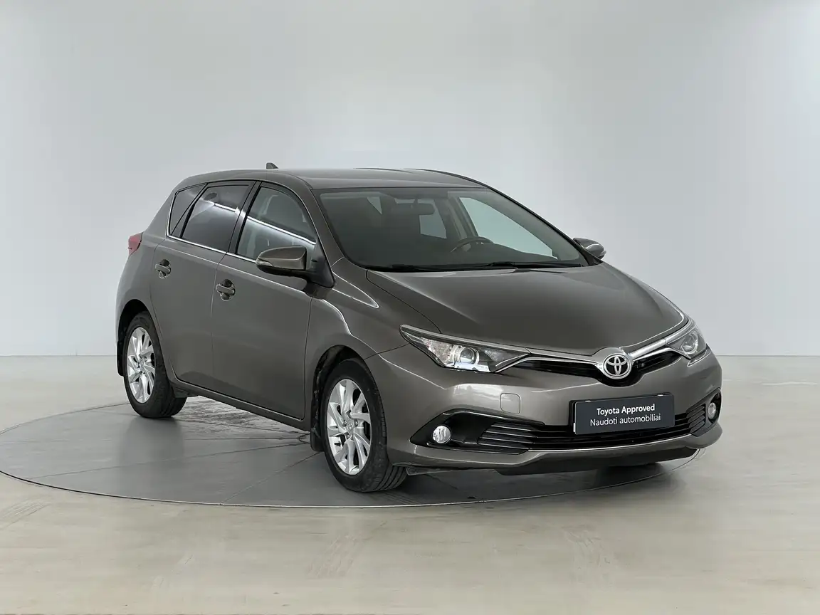 TOYOTA AURIS