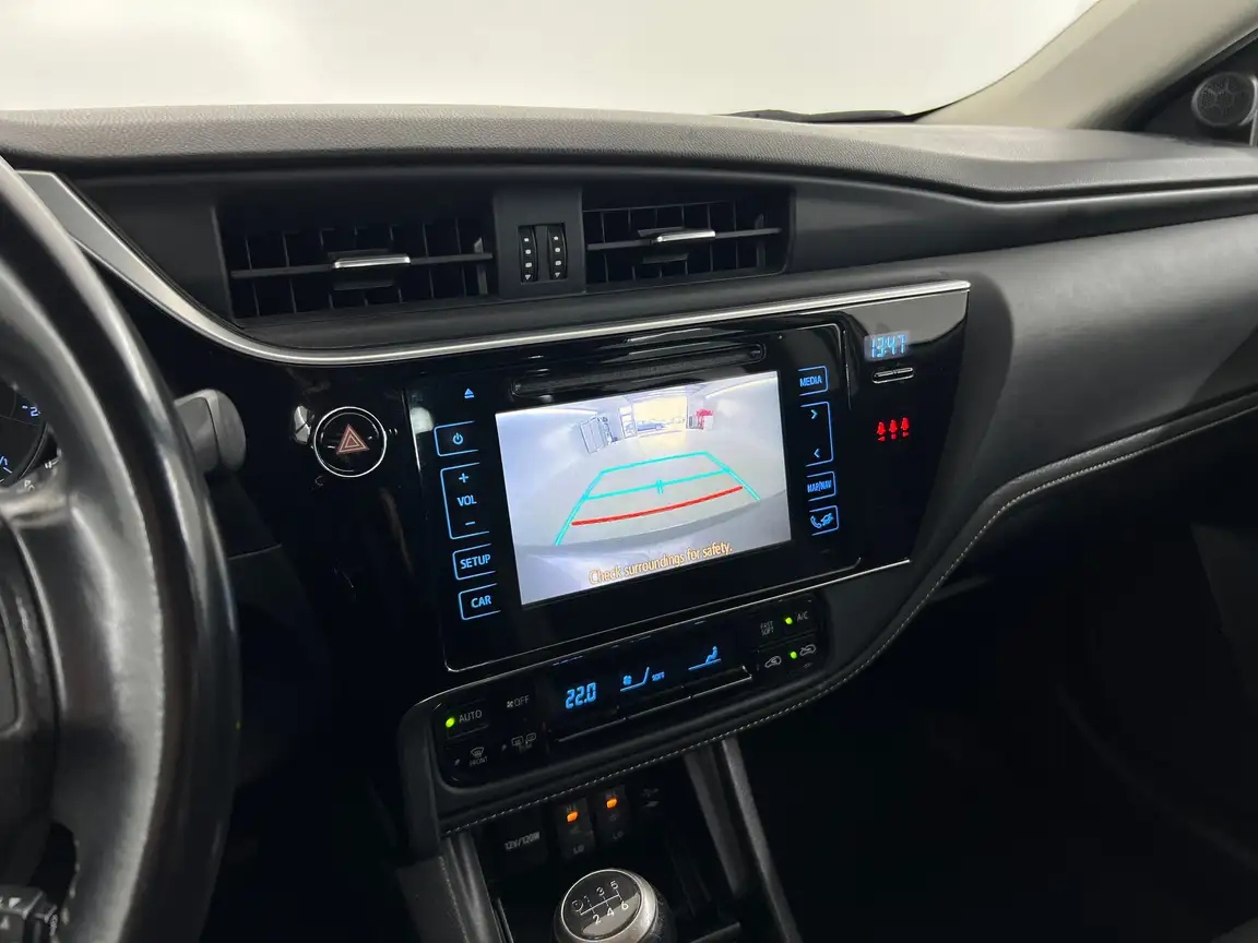 TOYOTA AURIS
