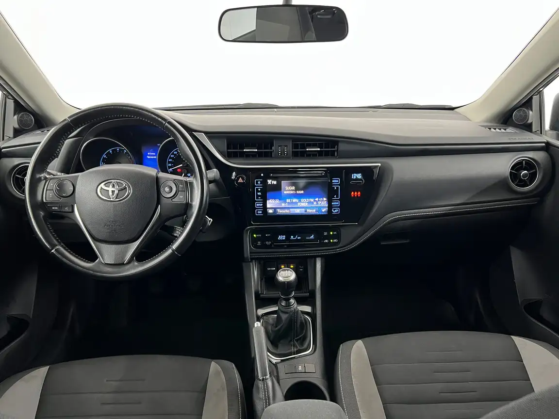 TOYOTA AURIS