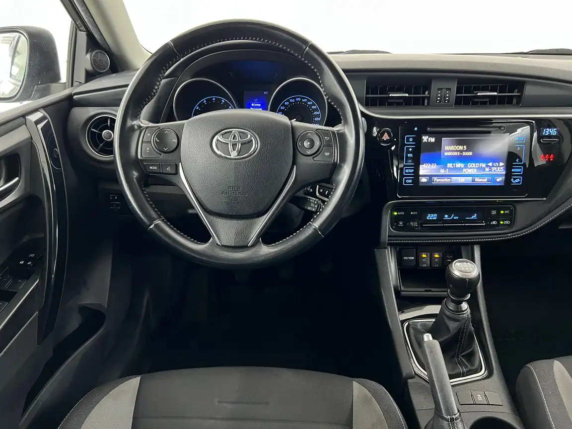 TOYOTA AURIS
