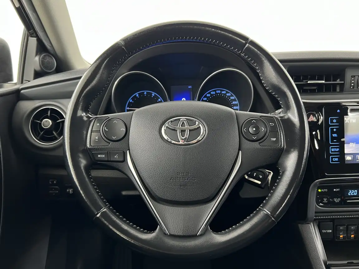 TOYOTA AURIS