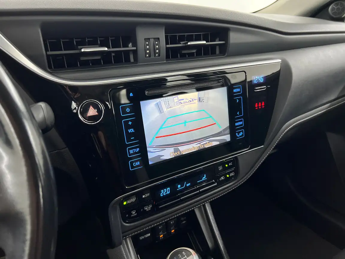TOYOTA AURIS