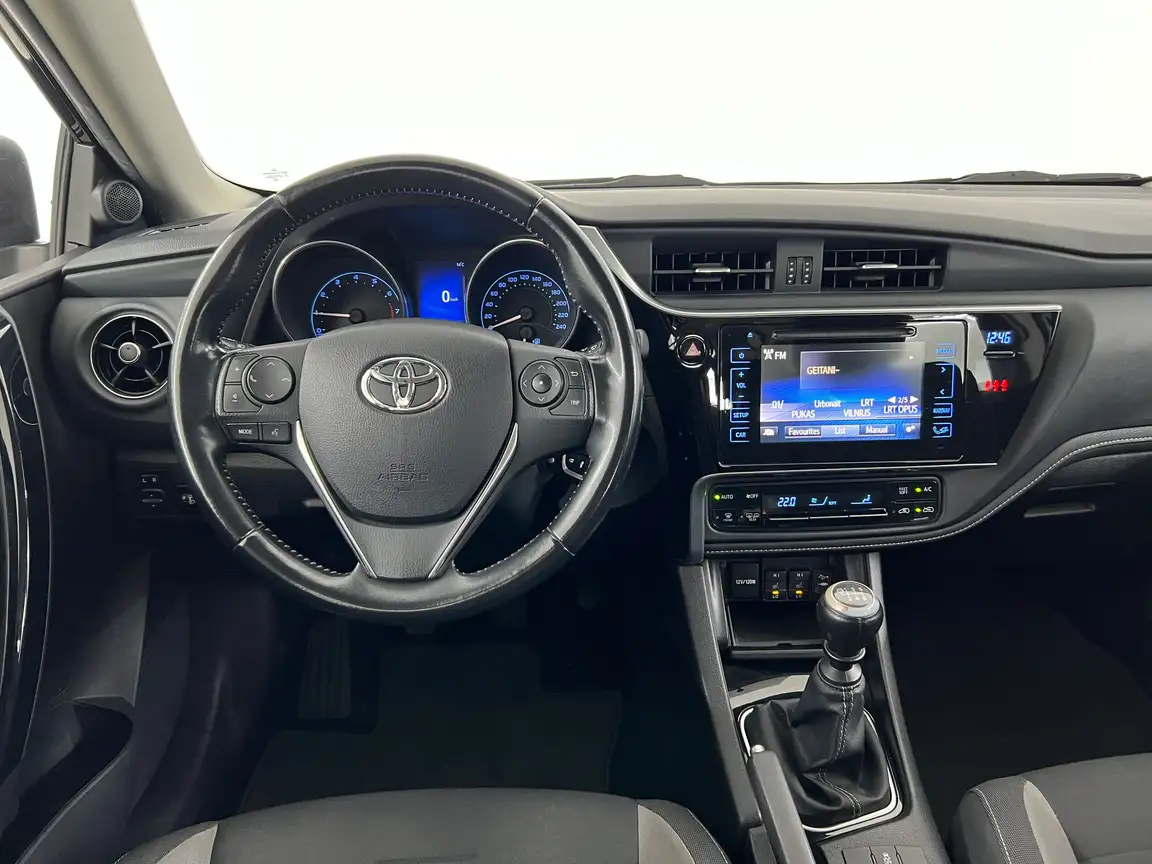 TOYOTA AURIS