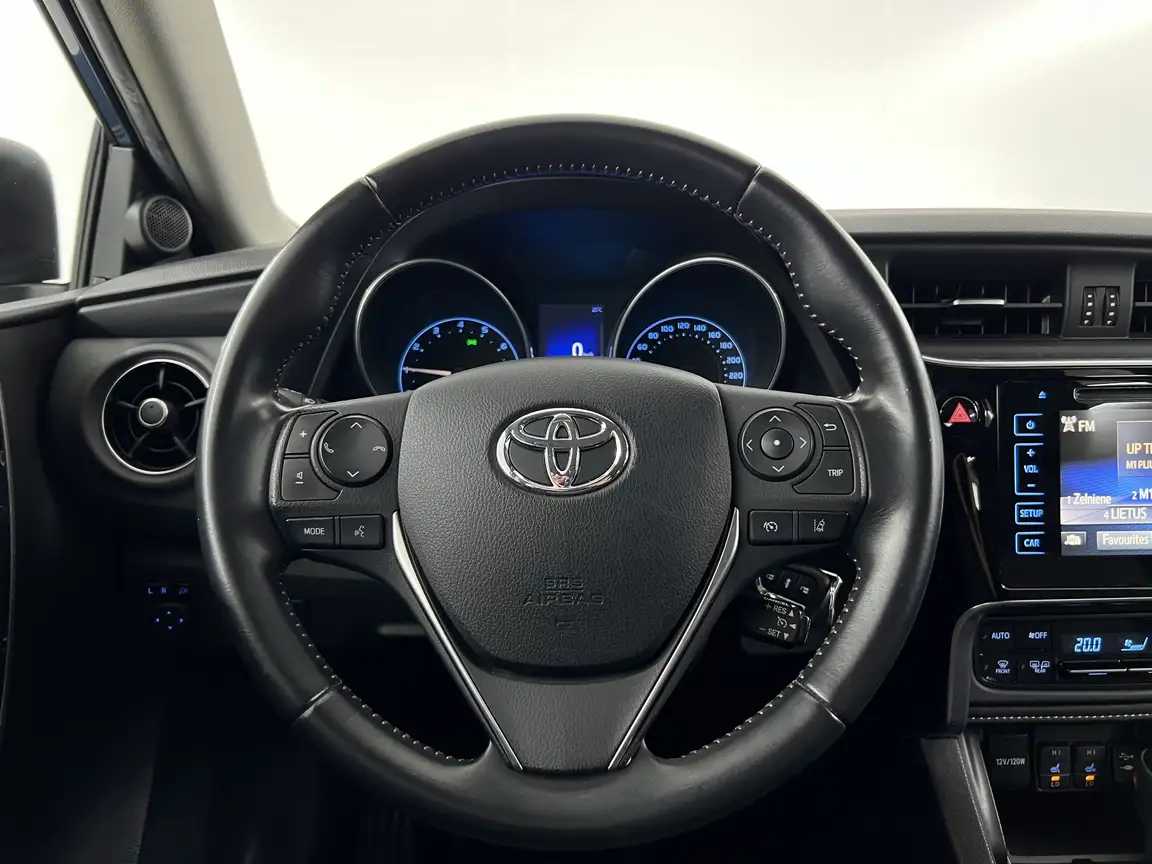 TOYOTA AURIS