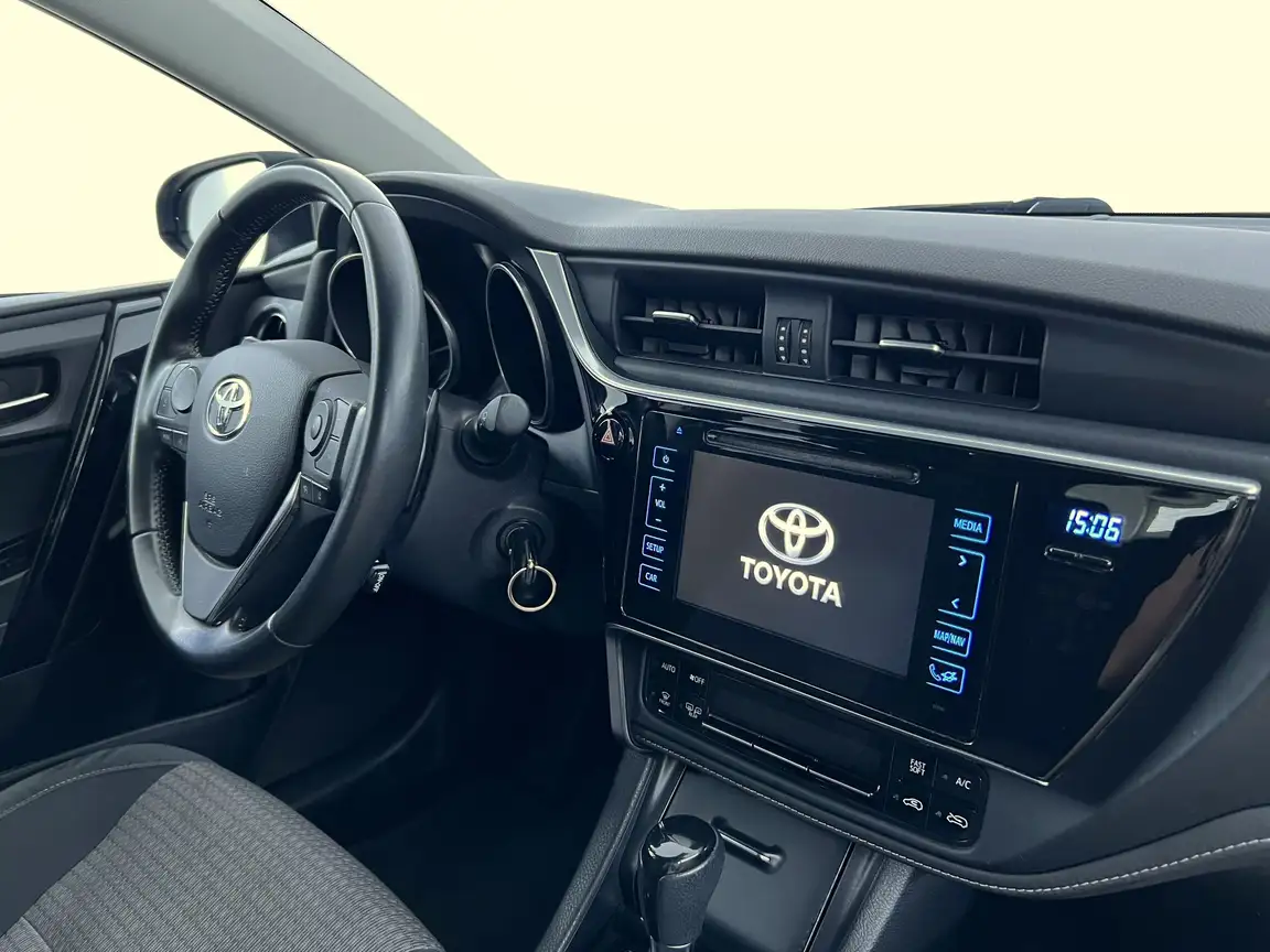 TOYOTA AURIS