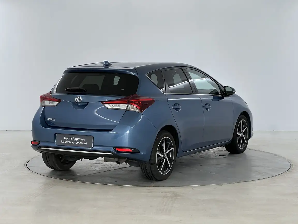 TOYOTA AURIS