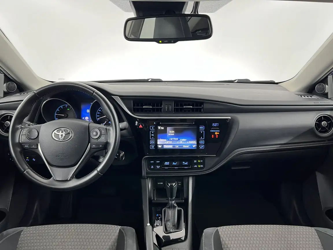 TOYOTA AURIS