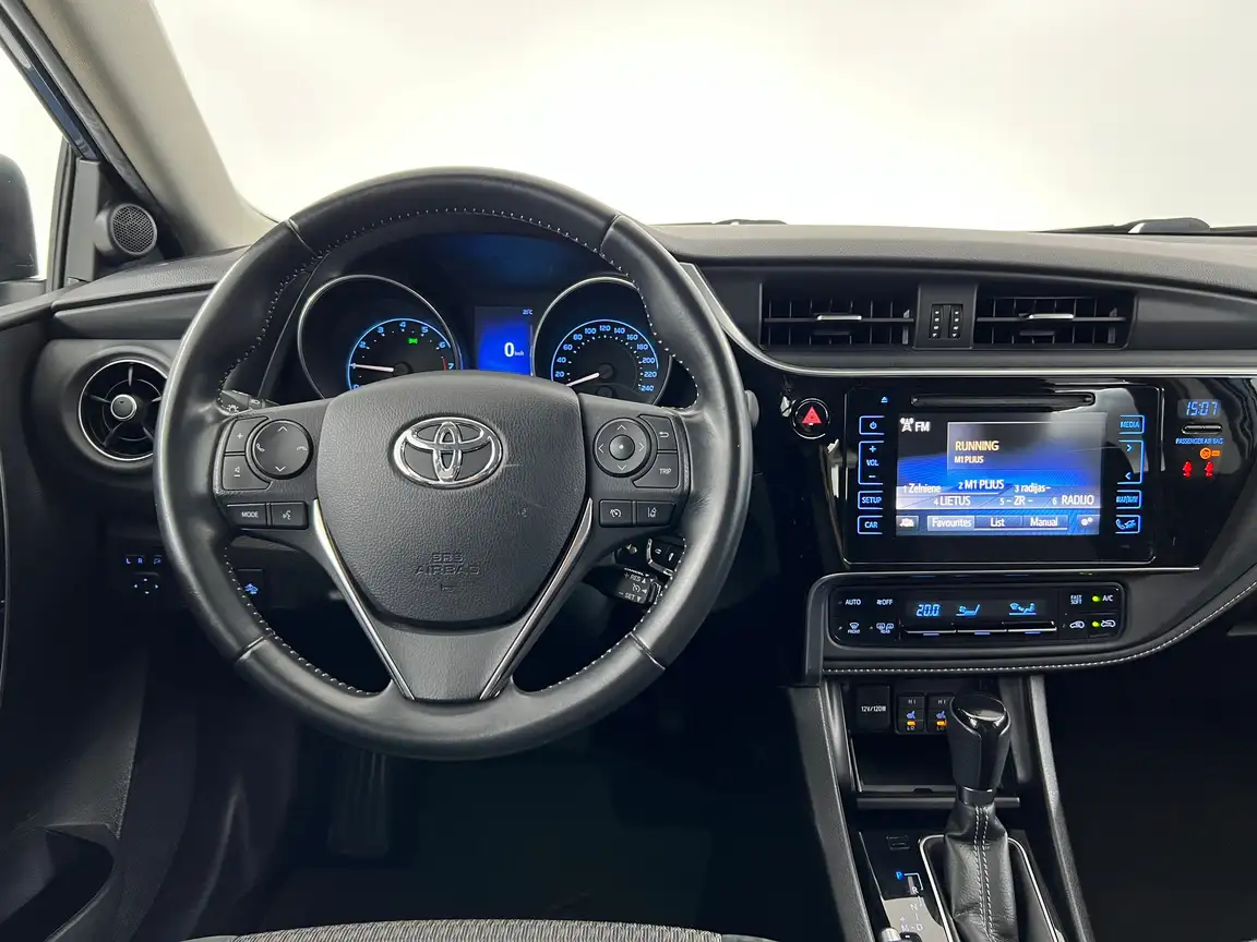 TOYOTA AURIS