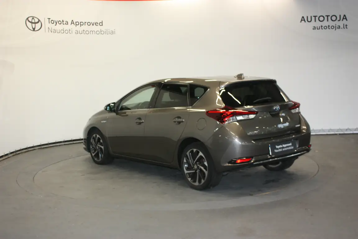 TOYOTA AURIS