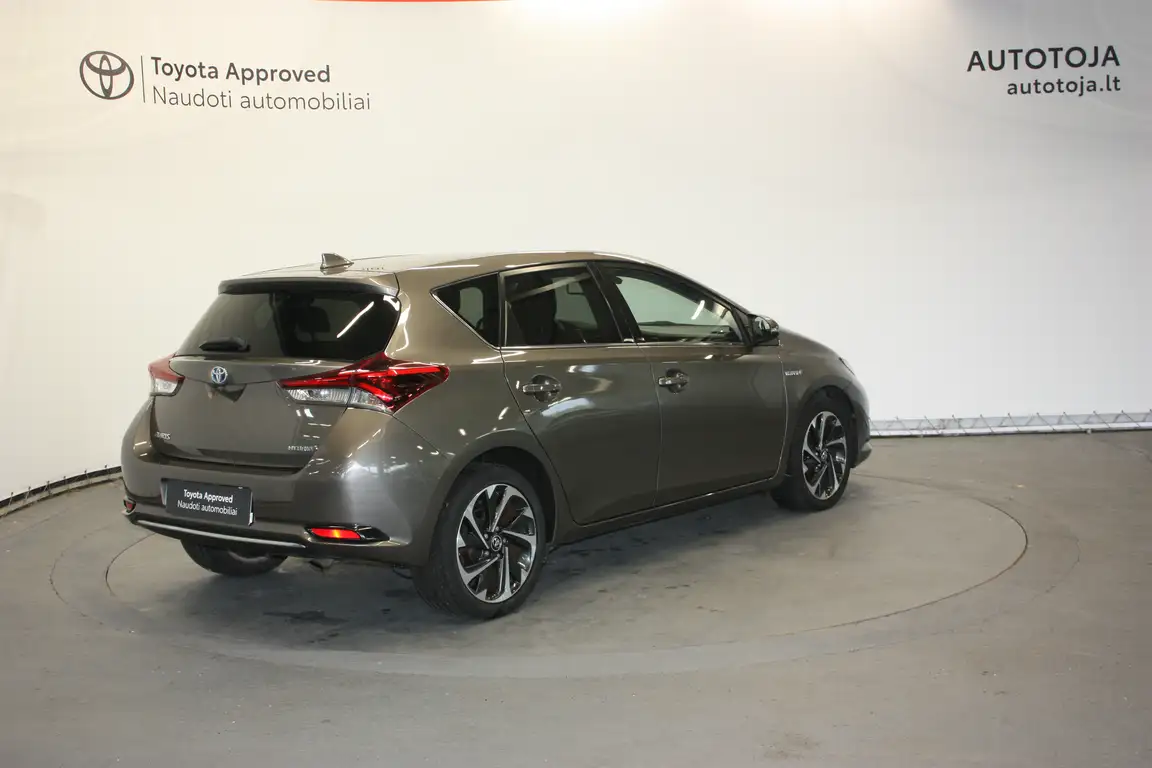 TOYOTA AURIS