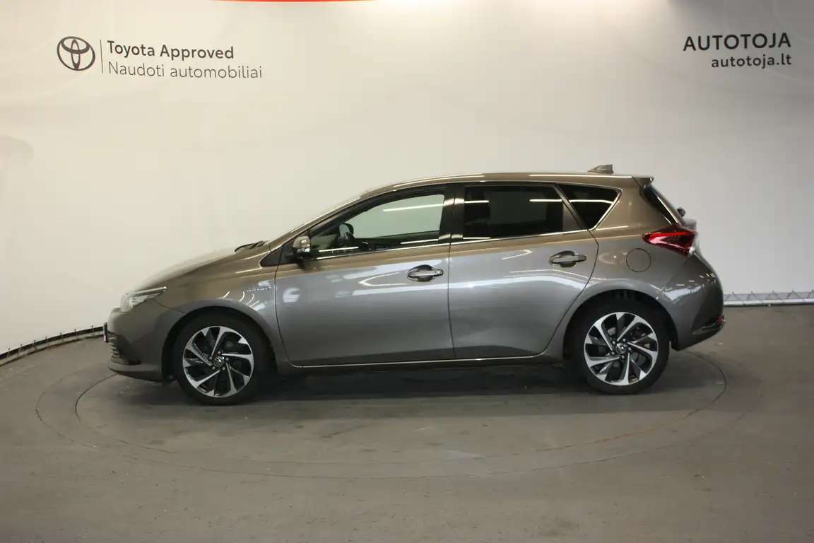 TOYOTA AURIS