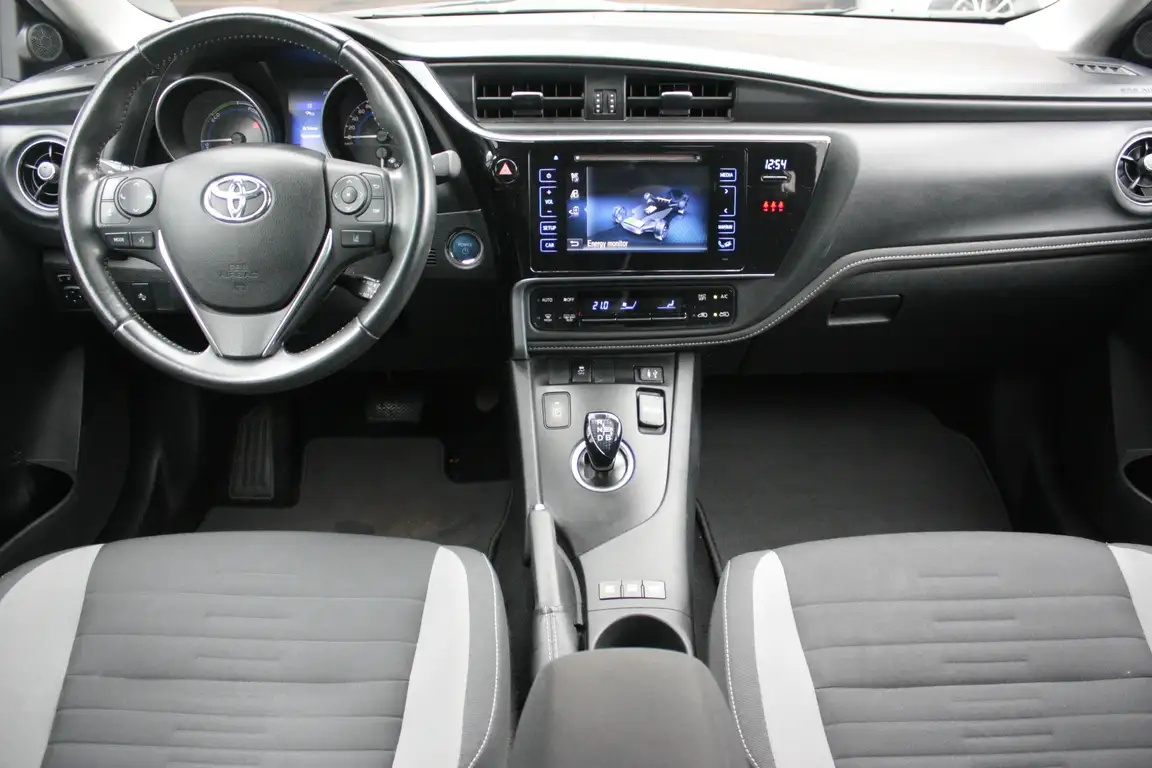 TOYOTA AURIS