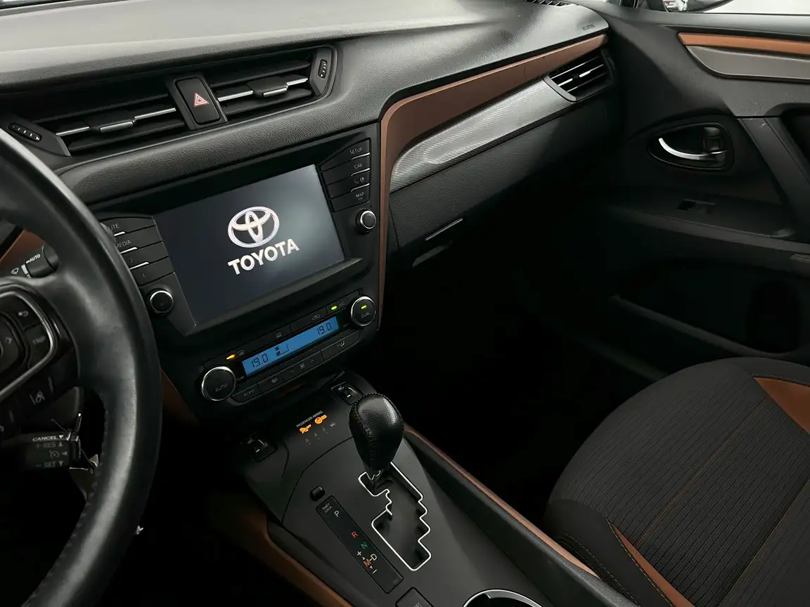 TOYOTA AVENSIS