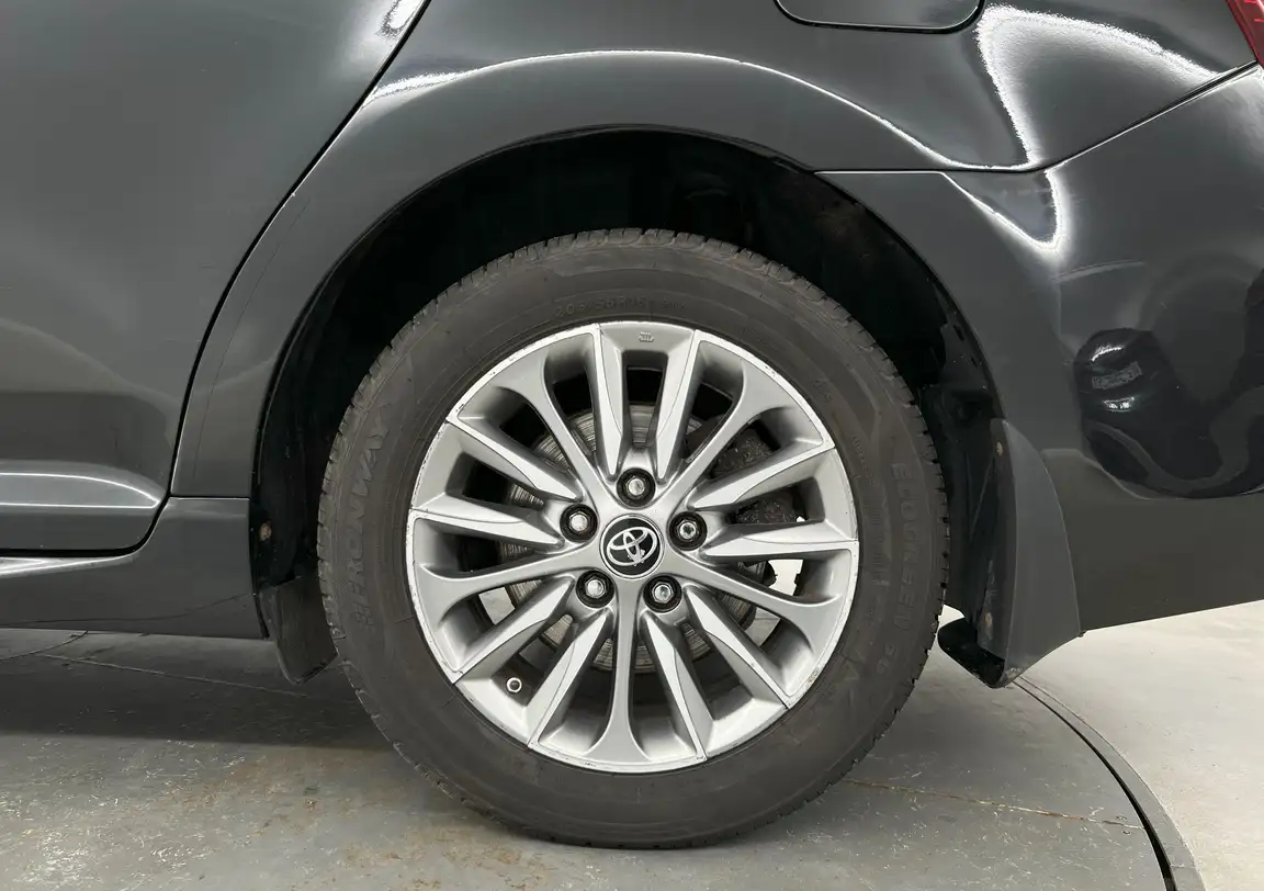 TOYOTA AVENSIS