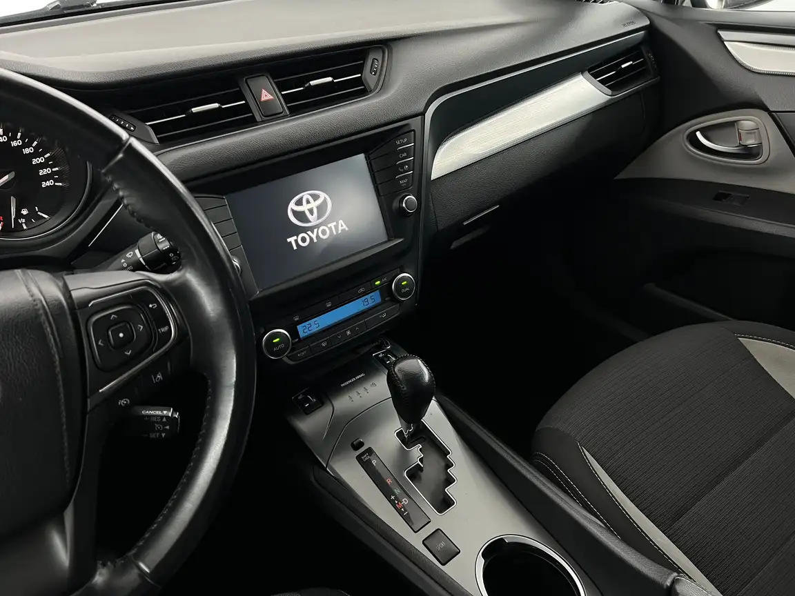 TOYOTA AVENSIS