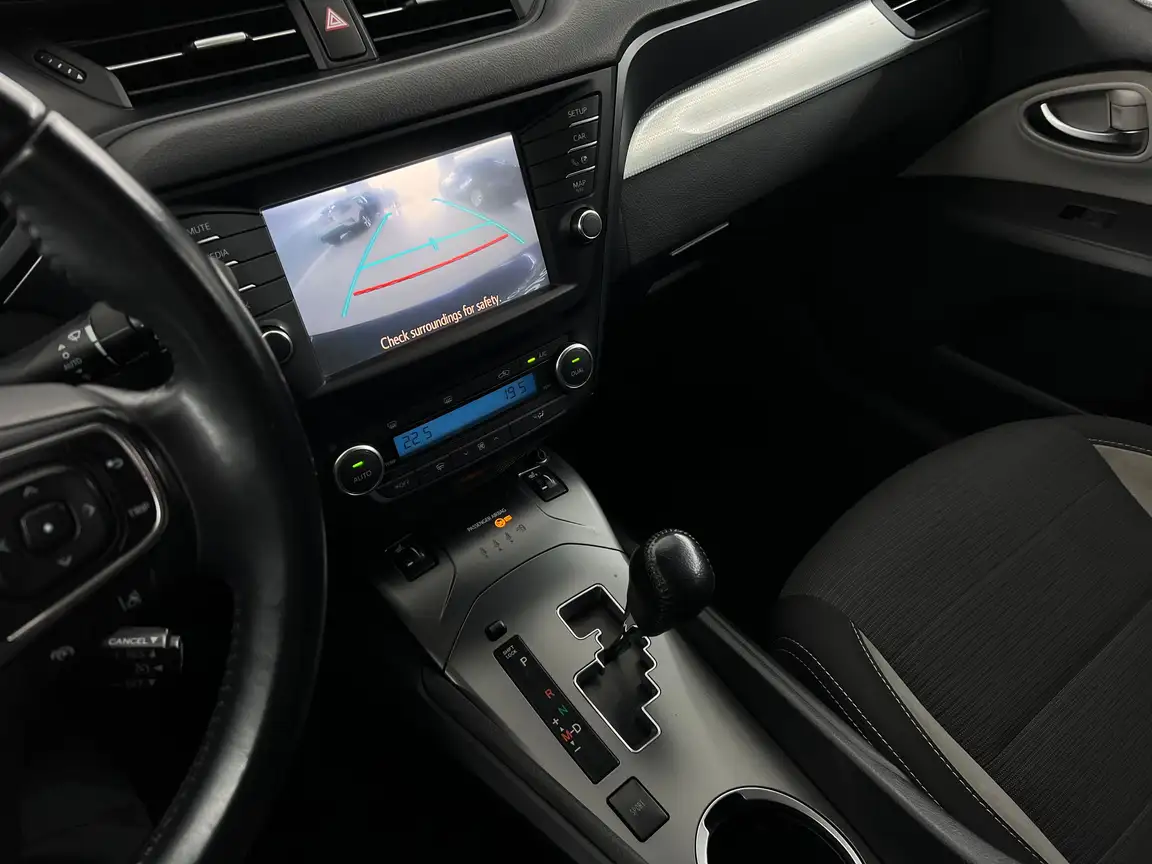 TOYOTA AVENSIS